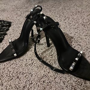 Studded Decor Ankle Strap Sandals 
High heel 11.5cm/4.5inch